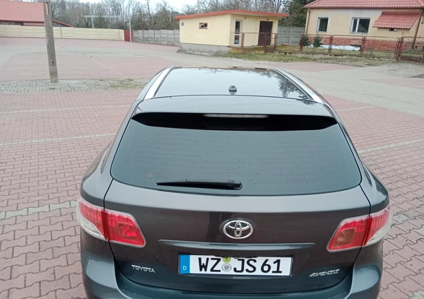 Toyota Avensis cena 26900 przebieg: 199000, rok produkcji 2009 z Biała małe 742